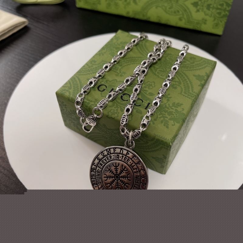 G*u*i necklaces